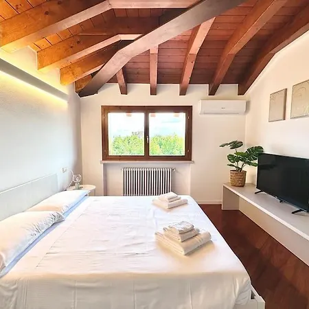 Apartmán Attico Garibaldi Vista Desenzano del Garda